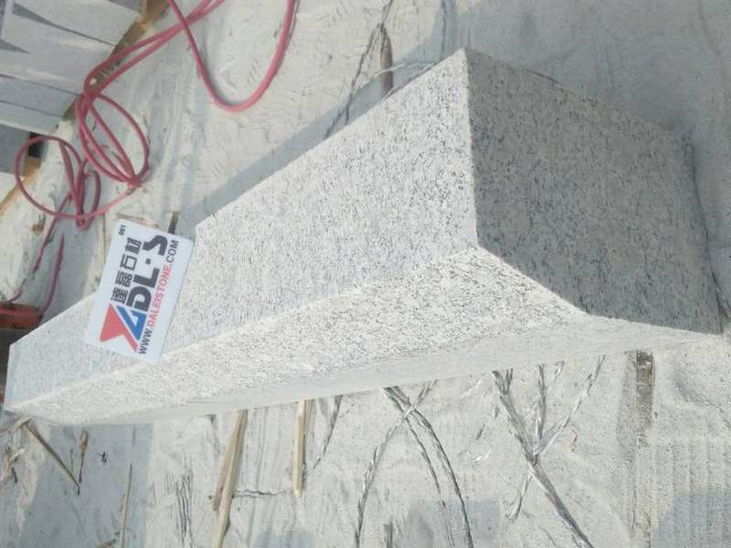 Economic G383 Flower Pearl Flamed Granite Kerbs