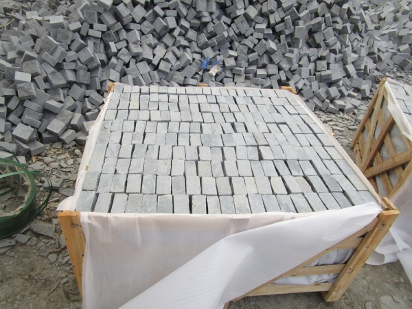 G654 Padang Dark Walkway Stones Grey Cobble