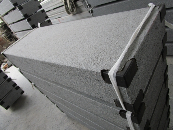 G654 Dark Grey Flamed Granite Footbath Kerb Stones