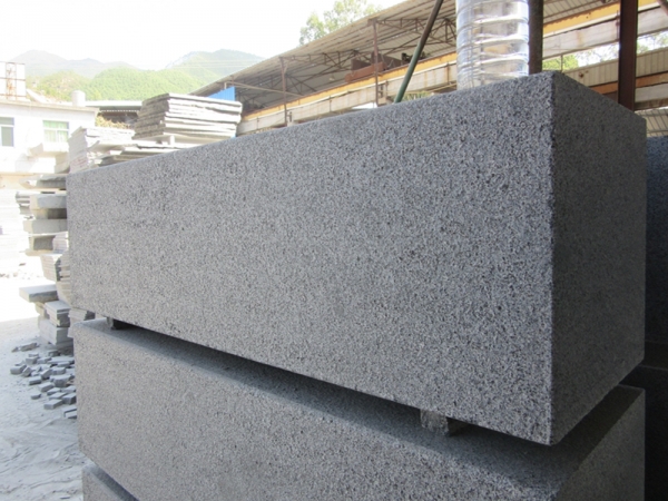 G654 Dark Grey Flamed Granite Footbath Kerb Stones