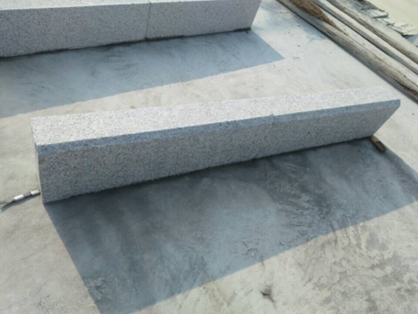 Economic G383 Flower Pearl Flamed Granite Kerbs