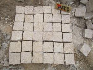 G682 Granite Yellow Natural Split Cobble Paving Pattern