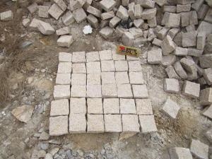 G682 Granite Yellow Natural Split Cobble Paving Pattern