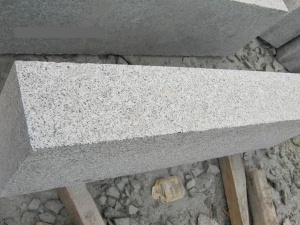 G341 Granite Rough Picked Road Grey Kerb Stones