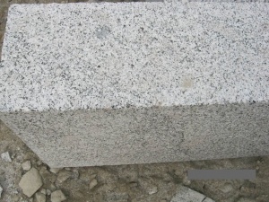 G341 Granite Rough Picked Road Grey Kerb Stones