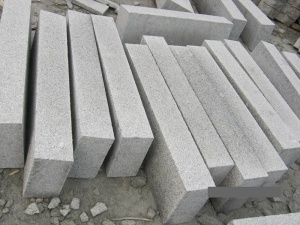 G341 Granite Rough Picked Road Grey Kerb Stones