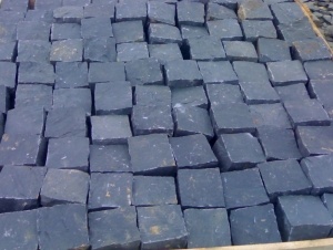 Natural Split Zhangpu Black Basalt Stepping Cobble Setts