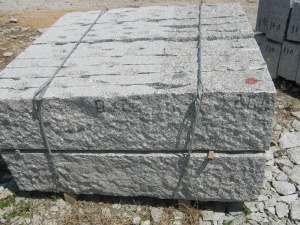 G341 Granite Rough Picked Road Grey Kerb Stones