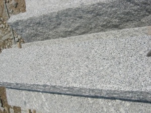 G341 Granite Rough Picked Road Grey Kerb Stones