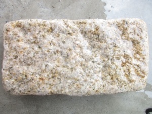 China Rusty Yellow G682 Granite Cube Paver Stone