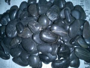 Black Color Natural Polished Pebbles River Stones