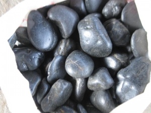 Black Color Natural Polished Pebbles River Stones