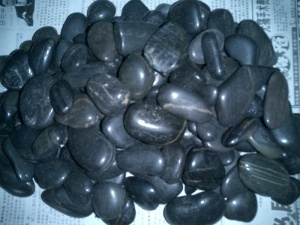 Black Color Natural Polished Pebbles River Stones