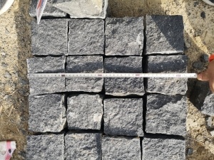 China Black Basalt Black G684 Natural Surface Cube Stone