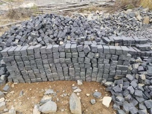 China Black Basalt Black G684 Natural Surface Cube Stone