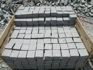 China Granite Rushan Grey Bush Hammered Surface Cube Stone