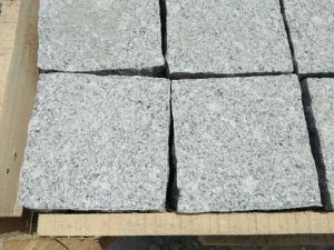 China Granite Rushan Grey Bush Hammered Surface Cube Stone