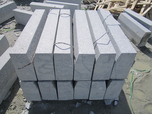 The basic requirements for the curb stone at the construction site